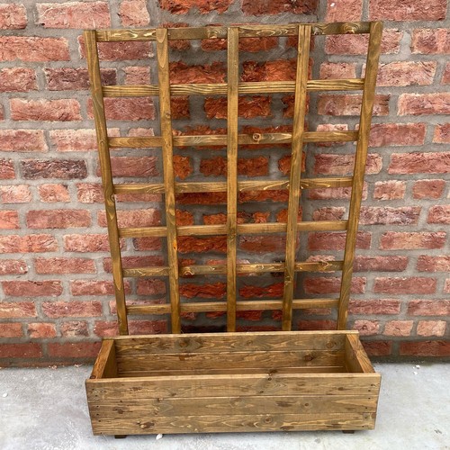 Wooden trellis back planter - back,