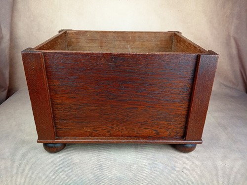 Antique oak planter box - ⭐,